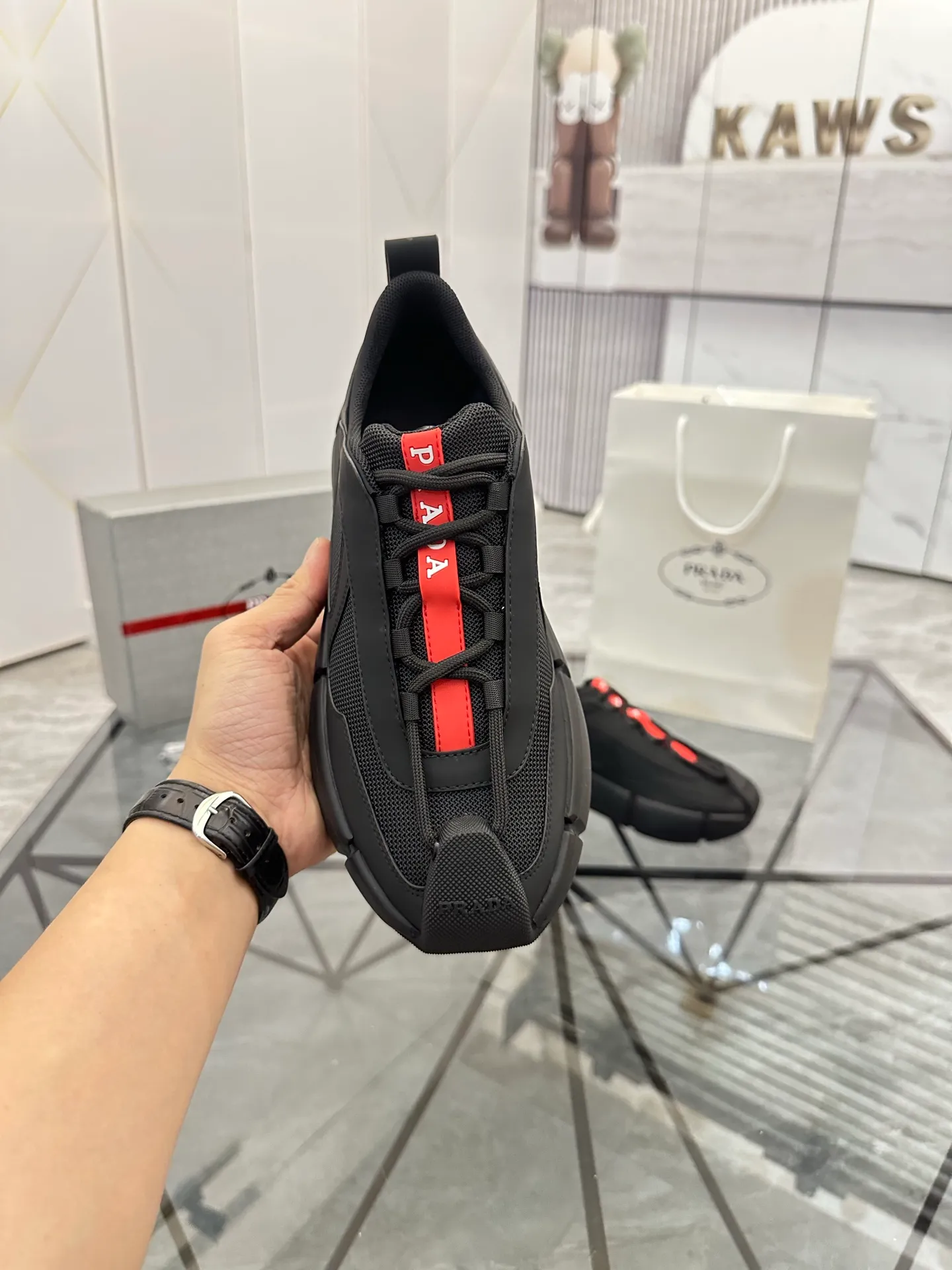 Men's shoes for sale 💰: 💰P540¥ High-end top quality Product trademark: Prada *"Prada*" low-top casual shoes Regular size: 38-45 (can be customized to 46) Product materials: upper imported first-layer cowhide spliced ​​with breathable mesh, breathable lining, cowhide foot pads, original ultra-light foam outsole. No.: 001